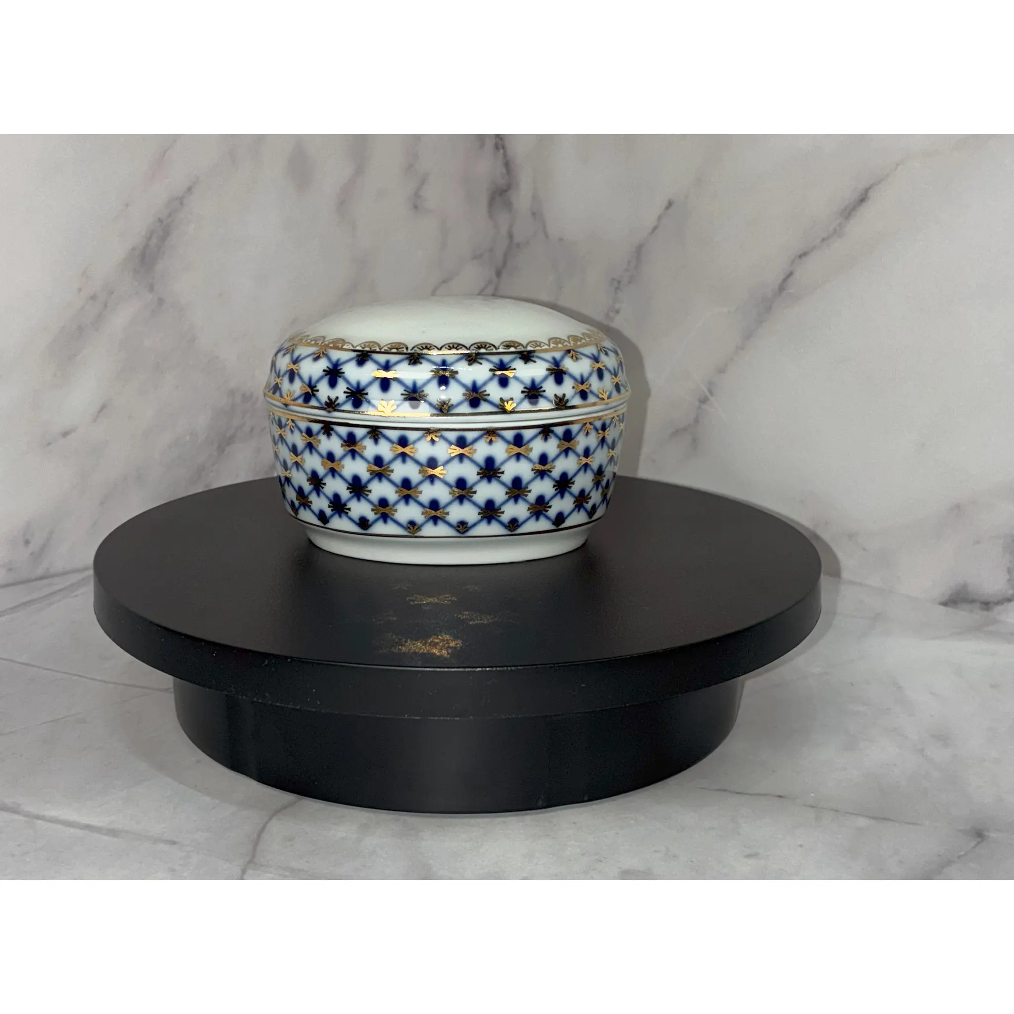 💙 Vintage St. Petersburg Lomonosov Porcelain Trinket Box – Cobalt Net (c. 1980s) ✨
