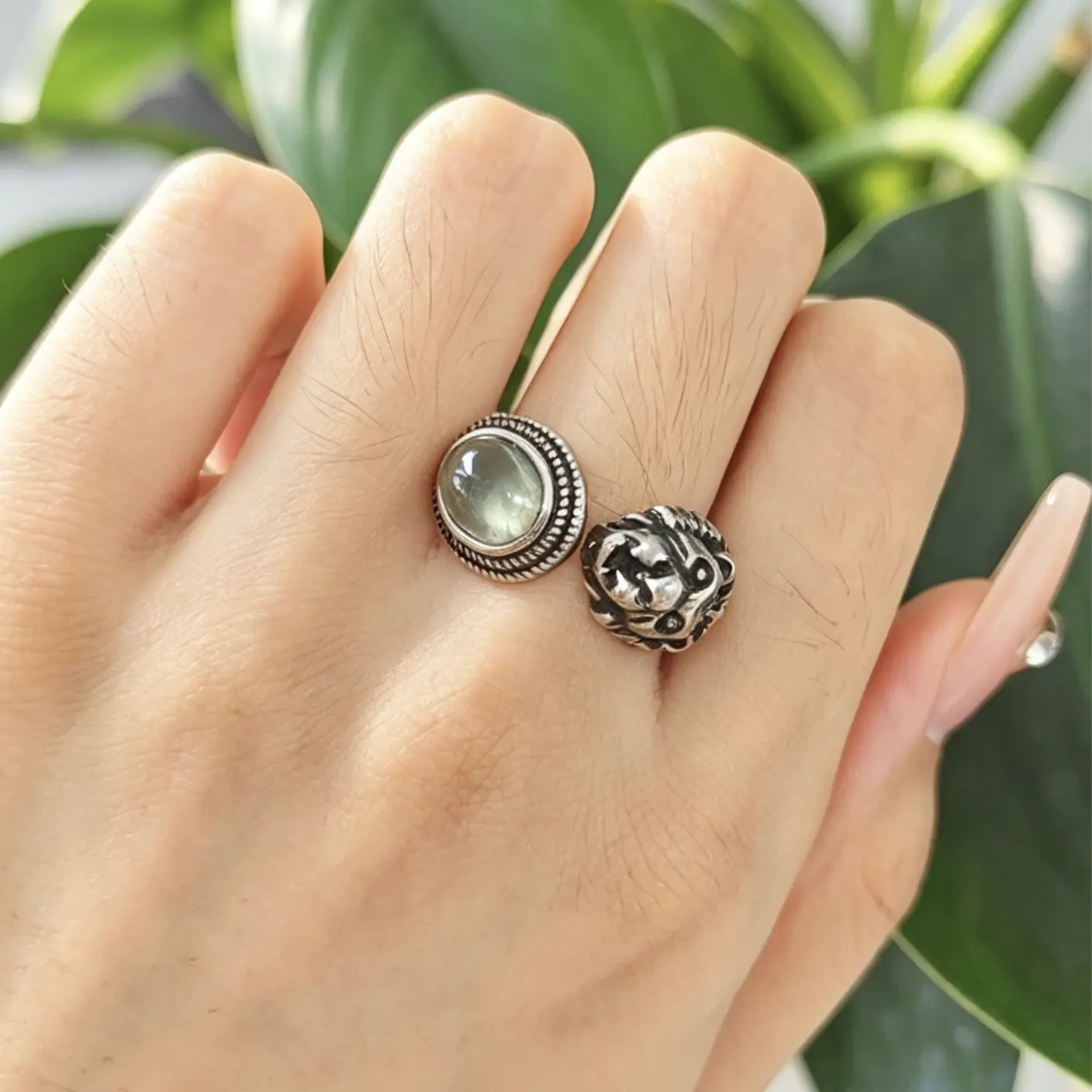 Lvy(17240)gc.Luminous Green Rutilated Quartz & Carved Lion Head