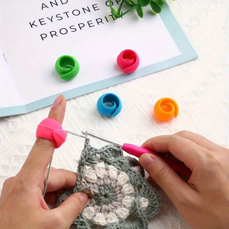 1pc Silicone Round Bobbin Clip，Ergonomic Adjustable Yarn Guide Finger Rings - Multicolor Crochet Accessories for Knitting Comfort Crochet Items