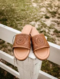 Genuine Leather Tooled Western Sandals Outdoor Flipflops Footwear