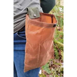 Deep Waxed Canvas Foraging Pouch – Hip Bag for Adventure