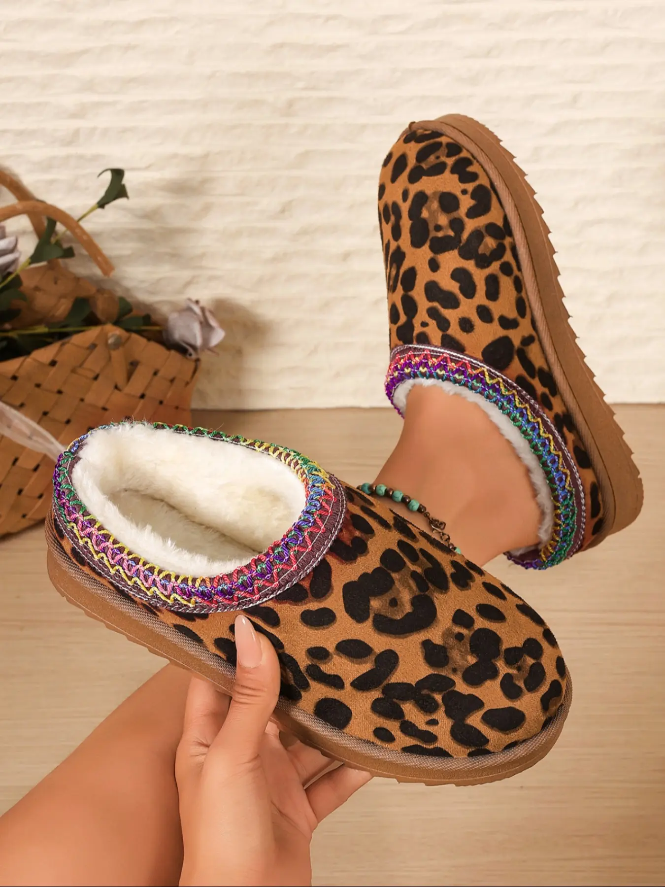 Women's Sheepskin Heel Home Slippers, Lined Slippers, Leopard Print Slides, Winter Casual Shoes, Classic Design, Comfortable and Stylish, Perfect for Cold Weather