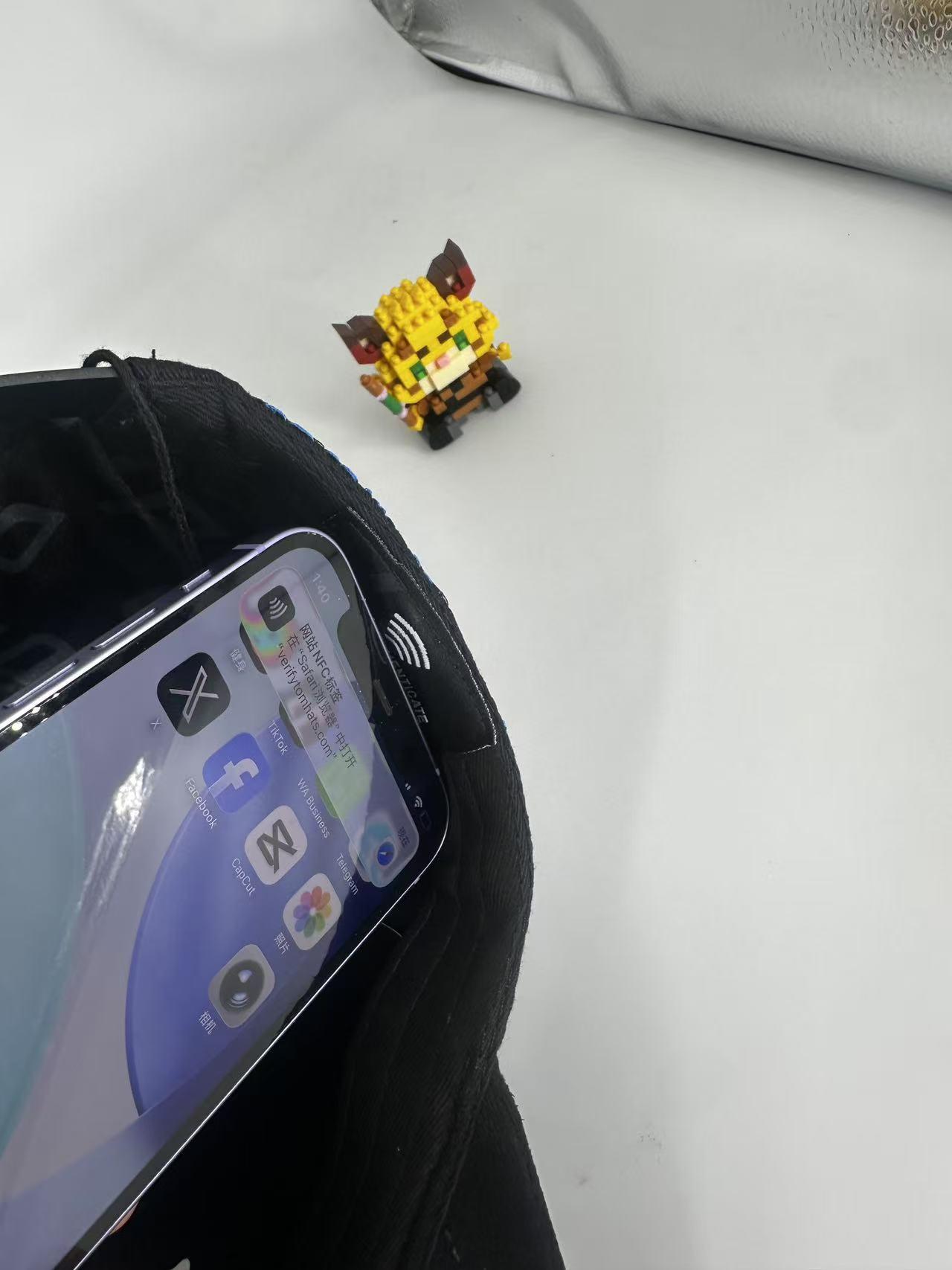 Hip Hop Street Fashion Snapback Cap, Y2K Rhinestone Embroidered Graffiti Hat, Adjustable Urban Streetwear Baseball Cap for Men