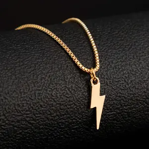 Lightning bolt necklace, irregular polished box chain, versatile and fashionable for everyday wear.
