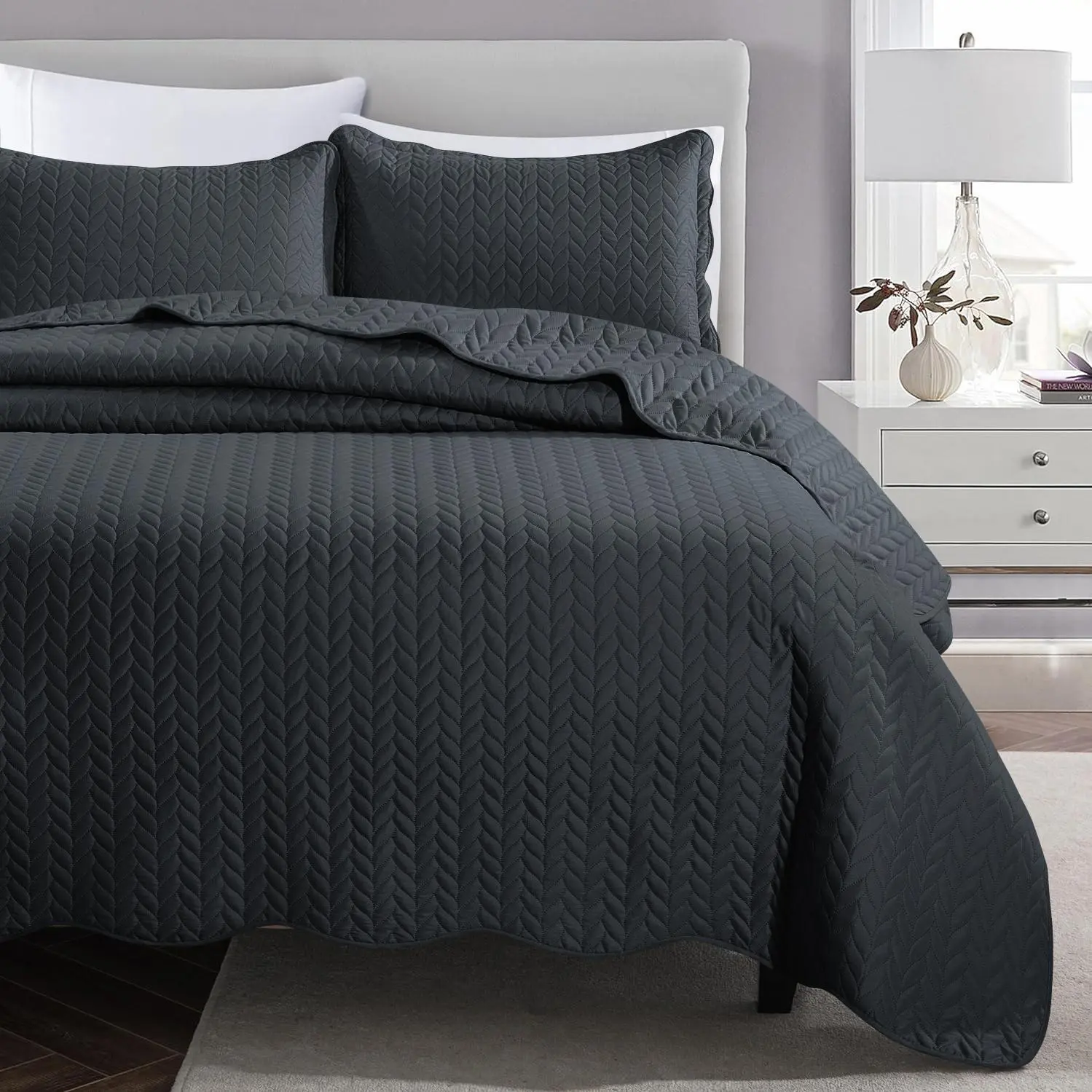 Lightweight Quilted Bedspread – Soft and Breathable Quilt Set, All Season Microfiber Bedding, Modern Style Soft Bedding Set, Twin, Full / Queen, King Sizes, Machine Washable Halloween Christmas