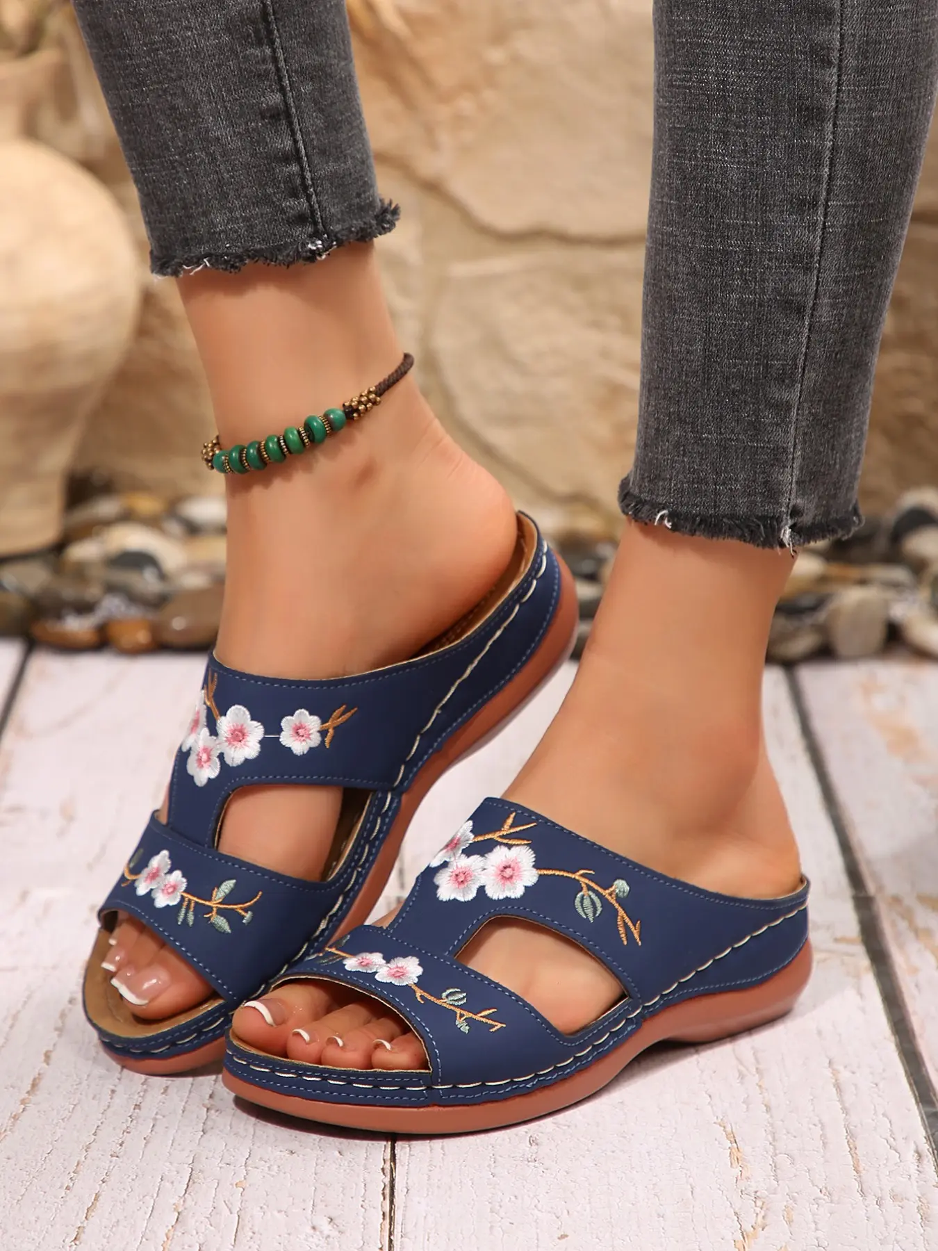 Women's Floral Embroidery Flatform Slippers, Comfortable Soft Sole Slippers for Women, Slippers for Summer, Casual Retro Style Shoes for Daily Wear