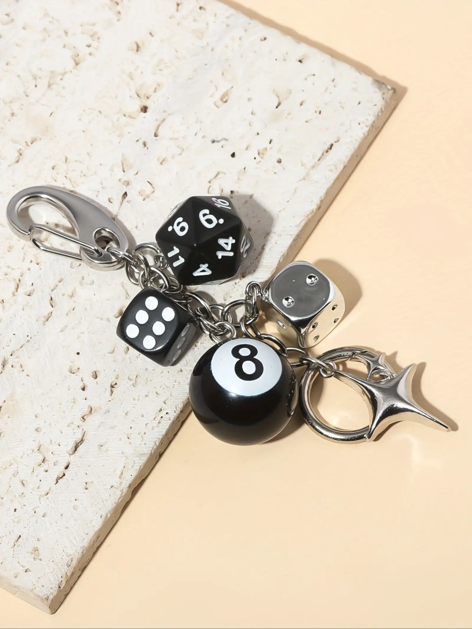 Funky Star Dice Pendant Keychain Men's Punk Style Metal Starburst Keychain Black 8 Ball Star Dice Billiards Keychain, Star Dice Billiards Keychain Ornaments for Car, Backpack, Keychain For Car Keys, Christmas Gift, Keyrings