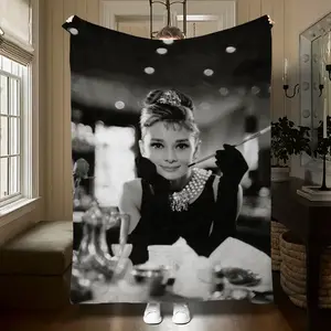 Audrey Hepburn (5) Printed plush blankets are suitable for all seasons, soft and comfortable for sofas, mattresses, offices, outdoor use, camping, travel, and home use. Perfect for Black Frida