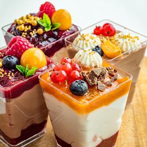 5oz Crystal Plastic Dessert Cups with Lids & Spoons - Disposable Square Parfait Cups for Mousse, Tiramisu, Pudding, Party & Catering