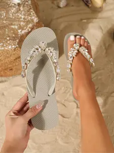 Summer New Women's Sandals with Fashion Luxury Crystal Glass Rhinestone Chain, Anti-Slip Wet Water Rubber Flip Flops, Beach Vacation Shoes