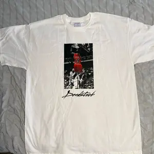 ITEM SHOWN ON SCREEN - ALL SALES FINAL - STREETWEAR