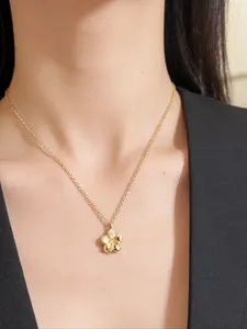 1 Plum Blossom Necklace Bohemian Flower Ornament Necklace Hawaiian Flower Necklace Summer Versatile Charm Necklace Holiday Gift