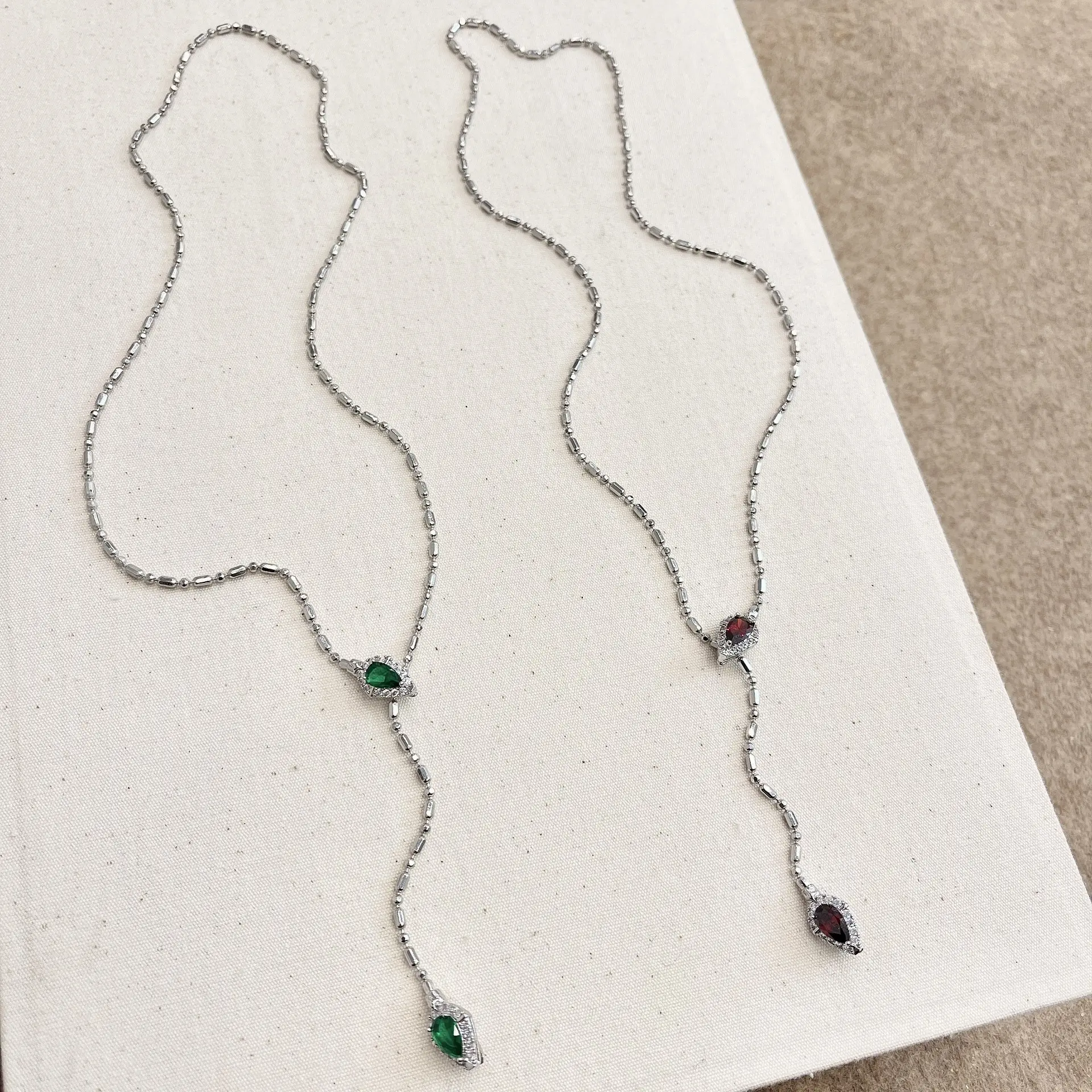 Explosive grandmother green snake necklace female new sweet cool style personalized fashion versatile neck chain high sense collarbone chain
