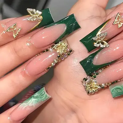 prom nails for dark green dress Prom Nails to match Emerald green dress!  #promnails #bloomingnails  #greengold #emeraldgreen 