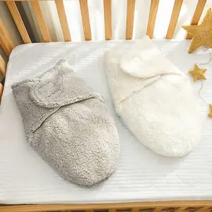 Baby Blanket Wrap, Newborn Lamb Wool Wrapped Sleep Bag, Anti-Frightening Warm Blanket, Adjustable Velcro Closure, Soft and Cozy, Soft Warming Bedding