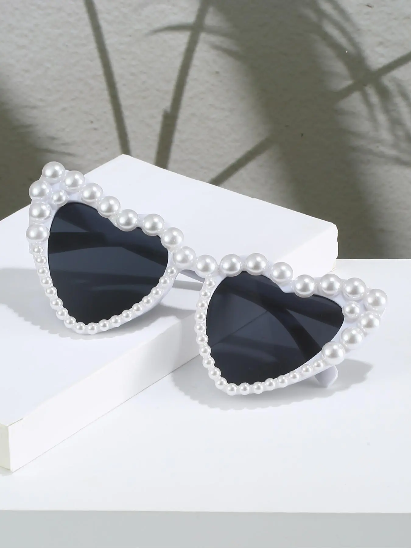 Faux Pearl Decor Heart Shaped Sunglasses, Fashionable Embellished Girly Sunglasses for Women, Trendy All-match Sunglasses for Everyday Use, Night Out
