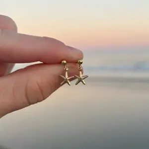 dainty 14k gold filled starfish stud earrings, beachy earring stack, waterproof starfish earrings, aquamarine earrings