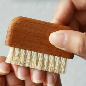 Nail brush, a hard-textured scrubber, is suitable for cleaning the toes and nails, and can also be used as a nail cleaning brush.