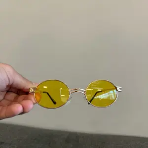 UV-400 Sunglasses New Style for New Fashion black and Yellow Lenses Gold Frame Trendy Eyewear