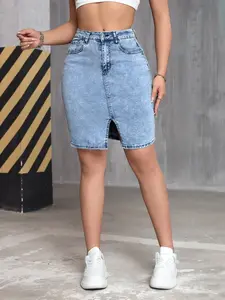 Light Blue Summer Elastic Light Wash Denim Skirt, Retro Style Chic Fitted Short Skirt with Split Design, Plain Pattern, Perfect for Warm Weather