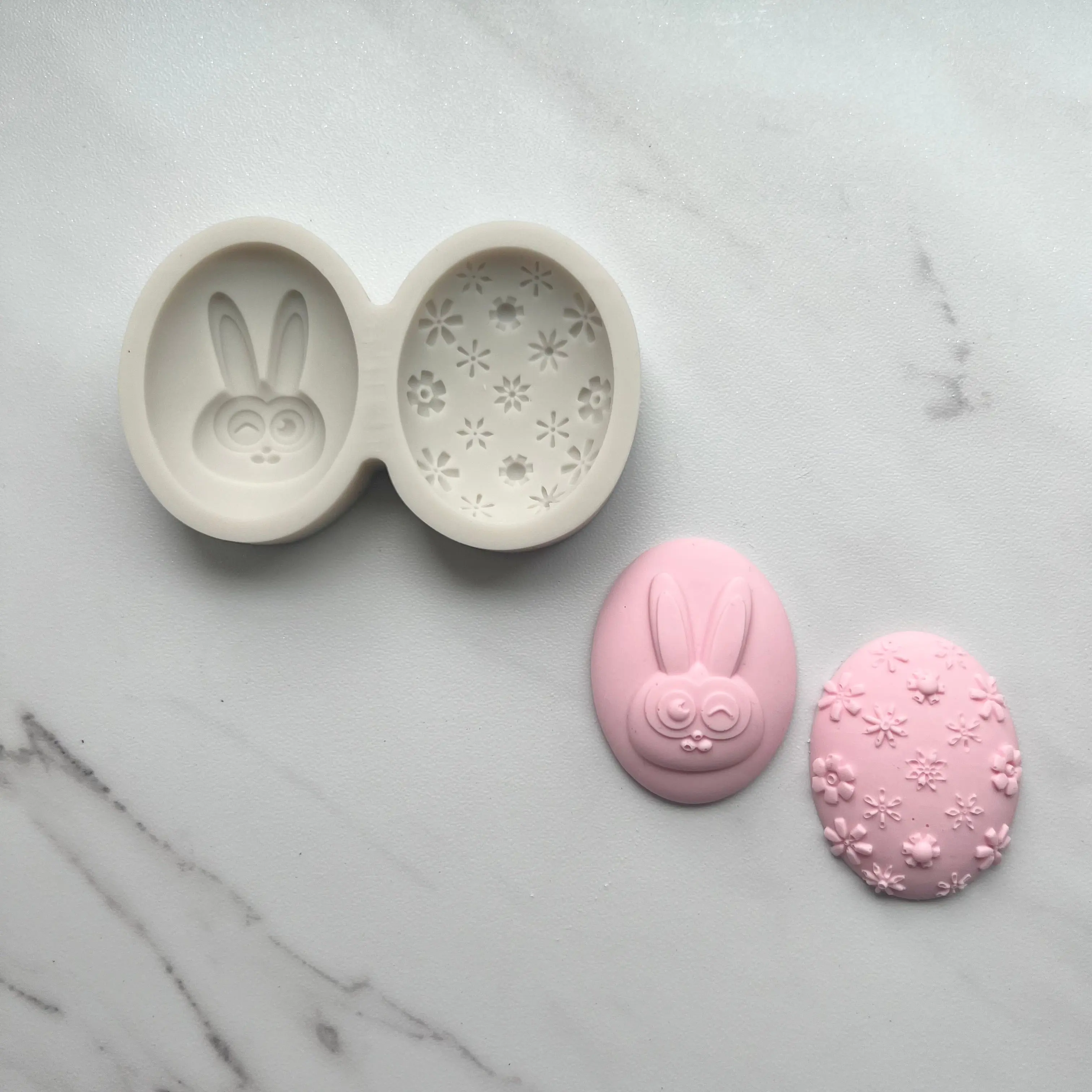 WINKING BUNNY AND EGG MOLD