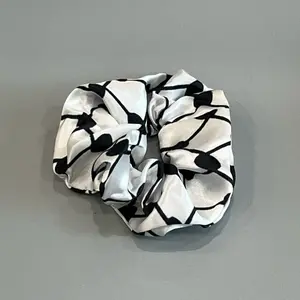 Keffiyeh Scrunchie – Palestinian Hair Style Soft and Sturdy