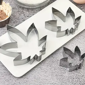 3pcs Stainless Steel Maple Leaf Cookie Cutters - Multifunctional Baking Pastry Molds for Vegetable Fruit Chocolate, Soap Making & Christmas Decor, Kitchen Baking Accessories, Chocolate Crafting, Decorative Shapes, Foodgrade Material, Craft Tools