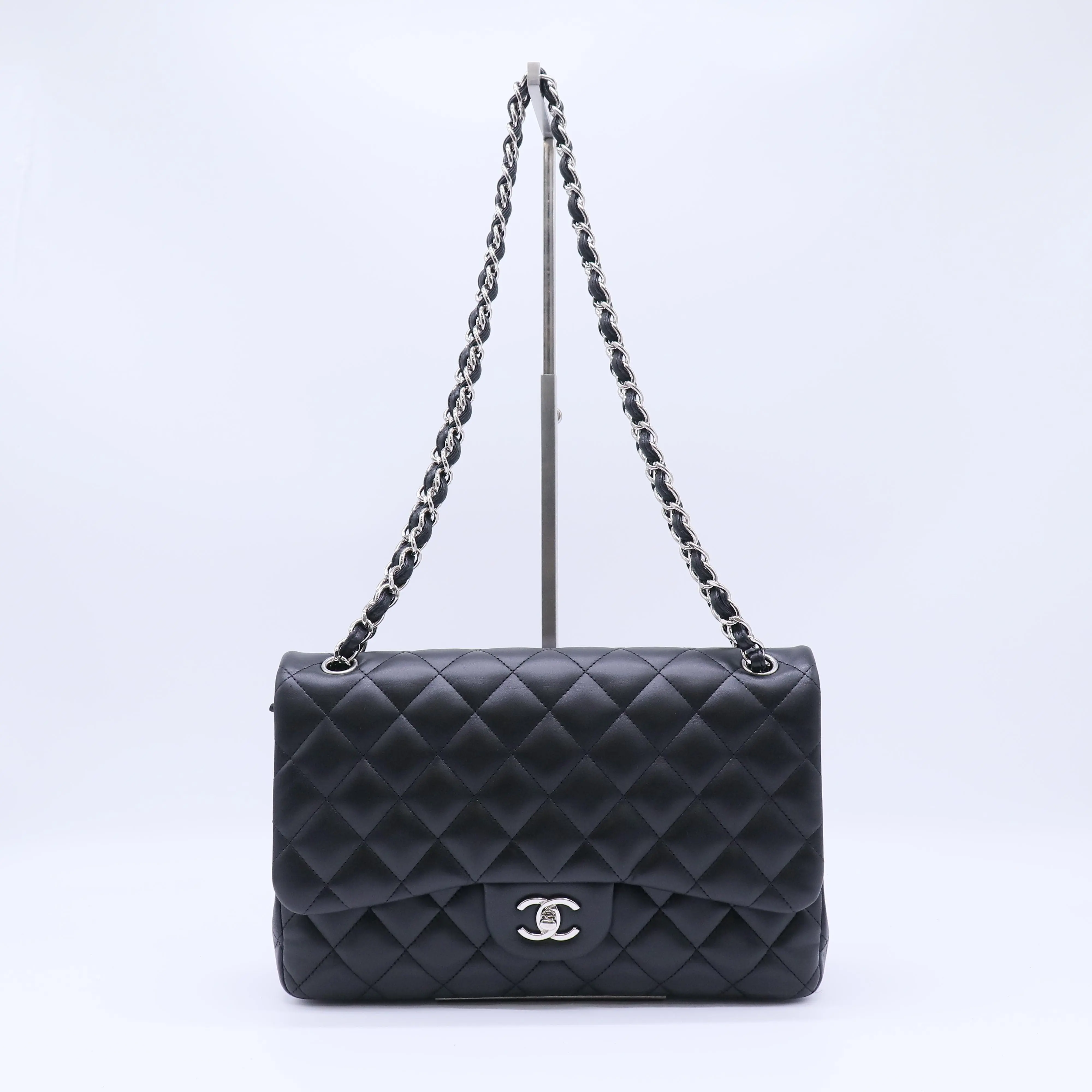 Pre-owned CHANEL Leather Shoulder Bags Large Classic Flap Handbag Jumbo B22204