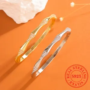 A 925 silver geometric design bracelet set with sparkling synthetic zircon temperament elegant ladies high quality jewelry bracelet for a lover