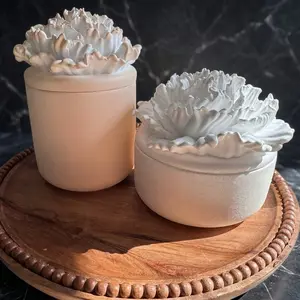 Luxury Flower Candle with Sculpted Lid 3 Colors 9 oz Tall 8 oz Wide for Elegant Home Decor