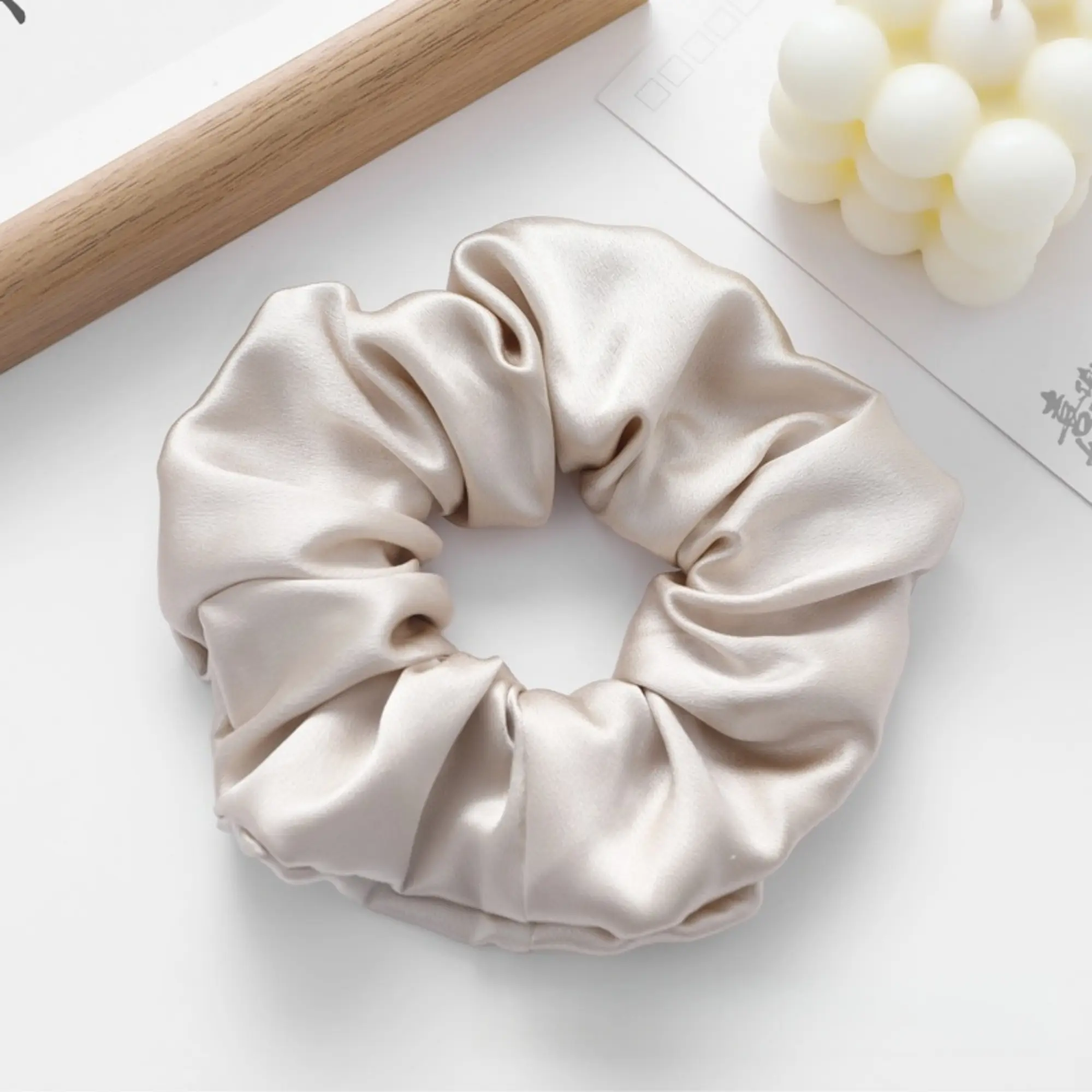 Large 100% Pure Silk hair Scrunchies for Women,30 Momme Silk Stain Hair Ties,Sleep Hair Band,No Damage No Pull, Soft for All Hair Types,Comfortable for Sleep & Daily Styling
