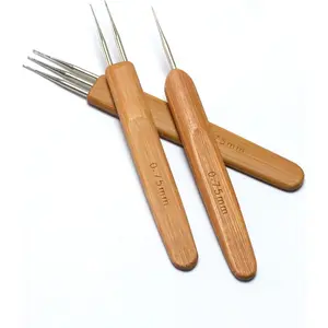 3 count/Set(1Hook,2Hook,3Hook) Bamboo Dreadlock Crochet Hook Dreadlocks Crochet Needle with Wooden Handle Soft Touch Steel 0.75mm Crochet Hook for Braid Craft