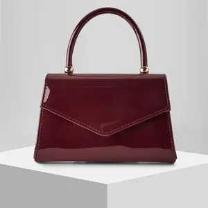 New European and American Glossy Banquet Bag in Burgundy Polyester Hand-held Chain Bag for Weddings Conferences Banquets Parties and Dances