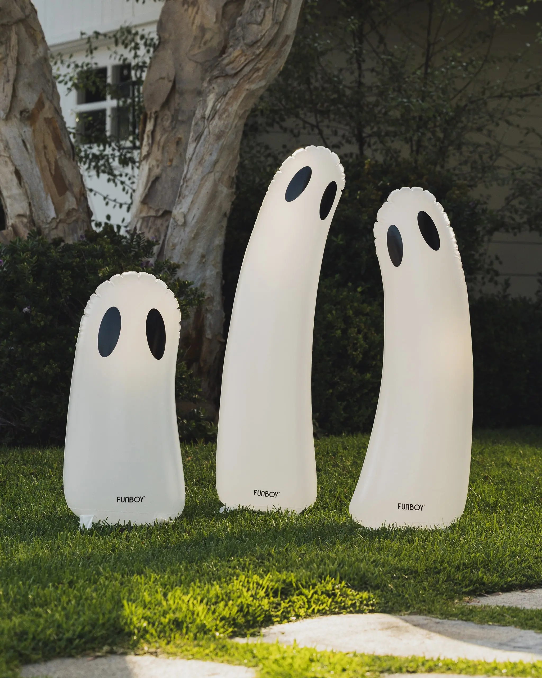 Spooky Floor-Standing Halloween Ghost Decoration Set - 3 Inflatable Ghosts, Floor-Standing Ornament with Party Lights, Easy-Install Home Display Holiday Decor with Timer, Deflate in a Flash