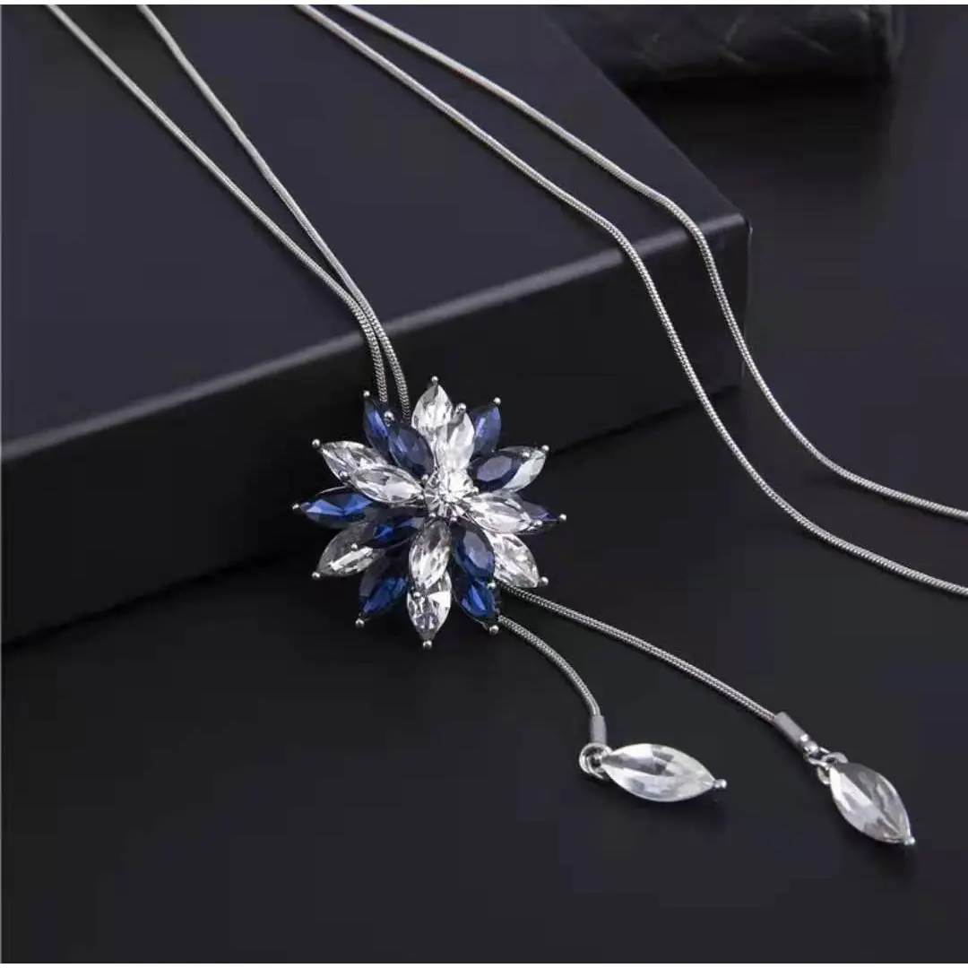 014 Blue and White Crystal Flower Necklace
