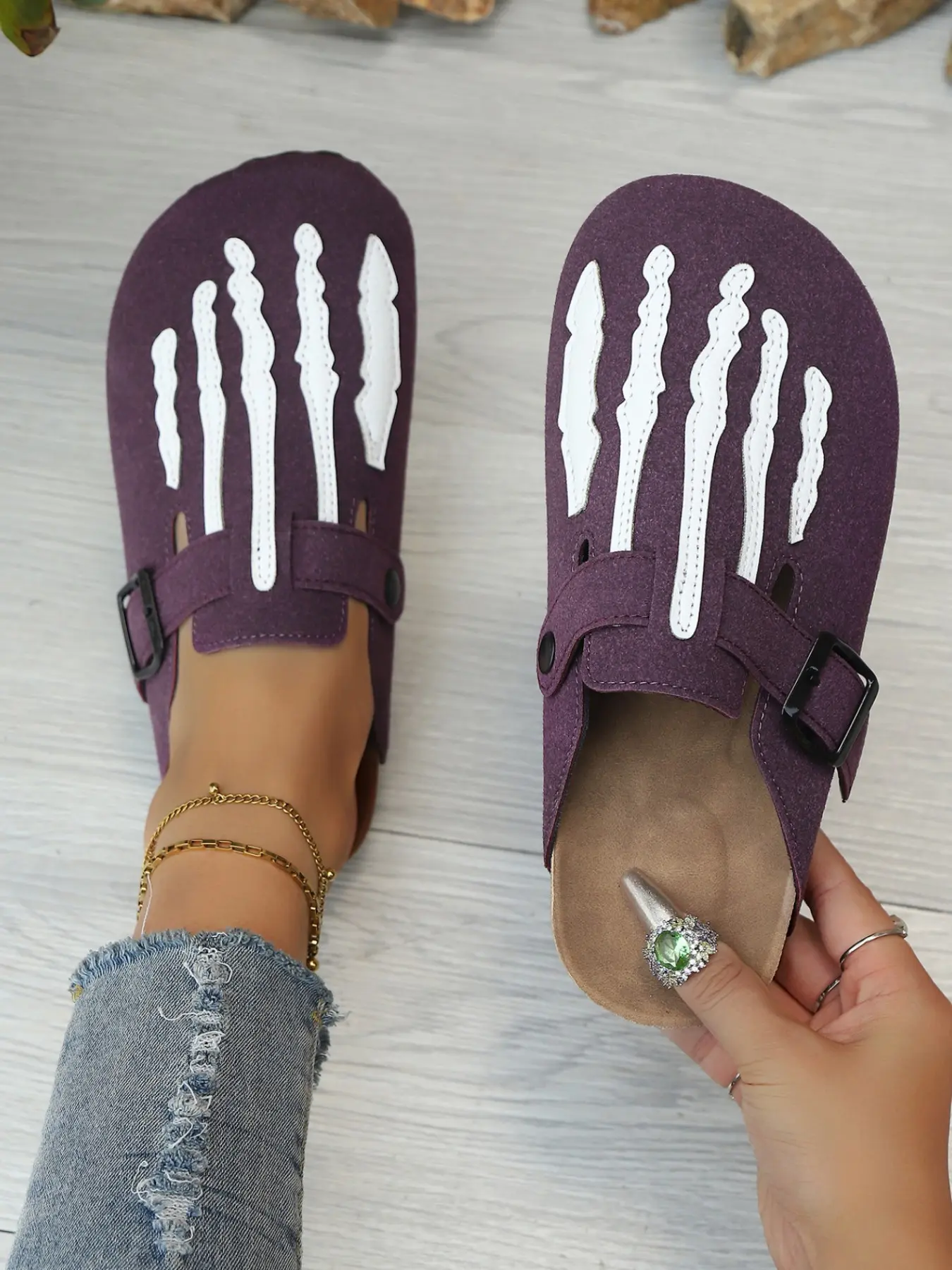 Who Gets It? These Skull Slip on Streetwear Mules Directly Weld Atmosphere Onto Your Feet, Casual Textile Shoes for Spring & Fall, Plain Pattern, Rubber Sole