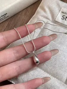 Water Drop Pendant Necklace, Minimalist Cool High-End Style, Copper Material with Zircon, Fine Chain Collarbone Necklace, Women's Daily Commute Jewelry