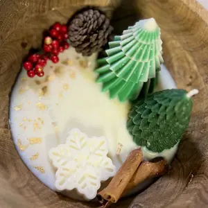 Snow in the Forest Handmade Soy Wax Candle - Festive Decor - Ornaments Decoration