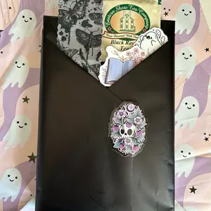 Spooky blind date with a book