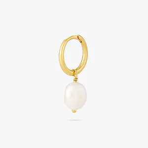 Studs Baroque Pearl Huggie