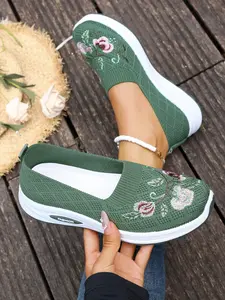 Breathable Flyknit Embroidered Casual Shoes, Anti-Slip Soft Sole Walking Shoes, Textile Upper, Rubber Sole, Plain Pattern, Less Than Ankle Height