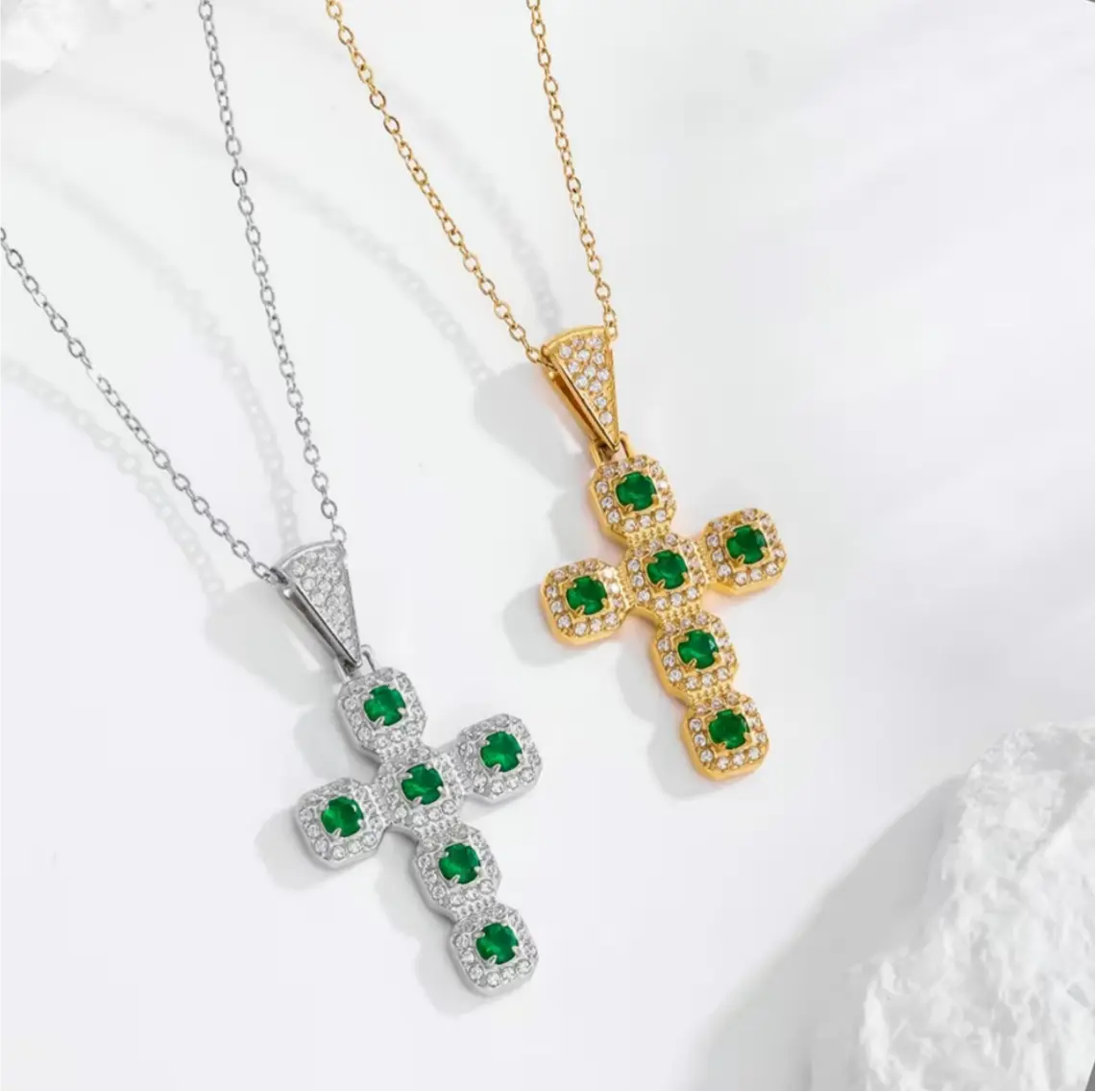Elegant Inlaid Diamond Halo Emerald Green Zircon Cross Necklace, 14K Gold And Silver-Plated Material, Suitable For Jewelry To Express Religious Beliefs, Suitable As An Anniversary, Thanksgiving, Birthday Or Christmas Gift stack long chain men fashion
