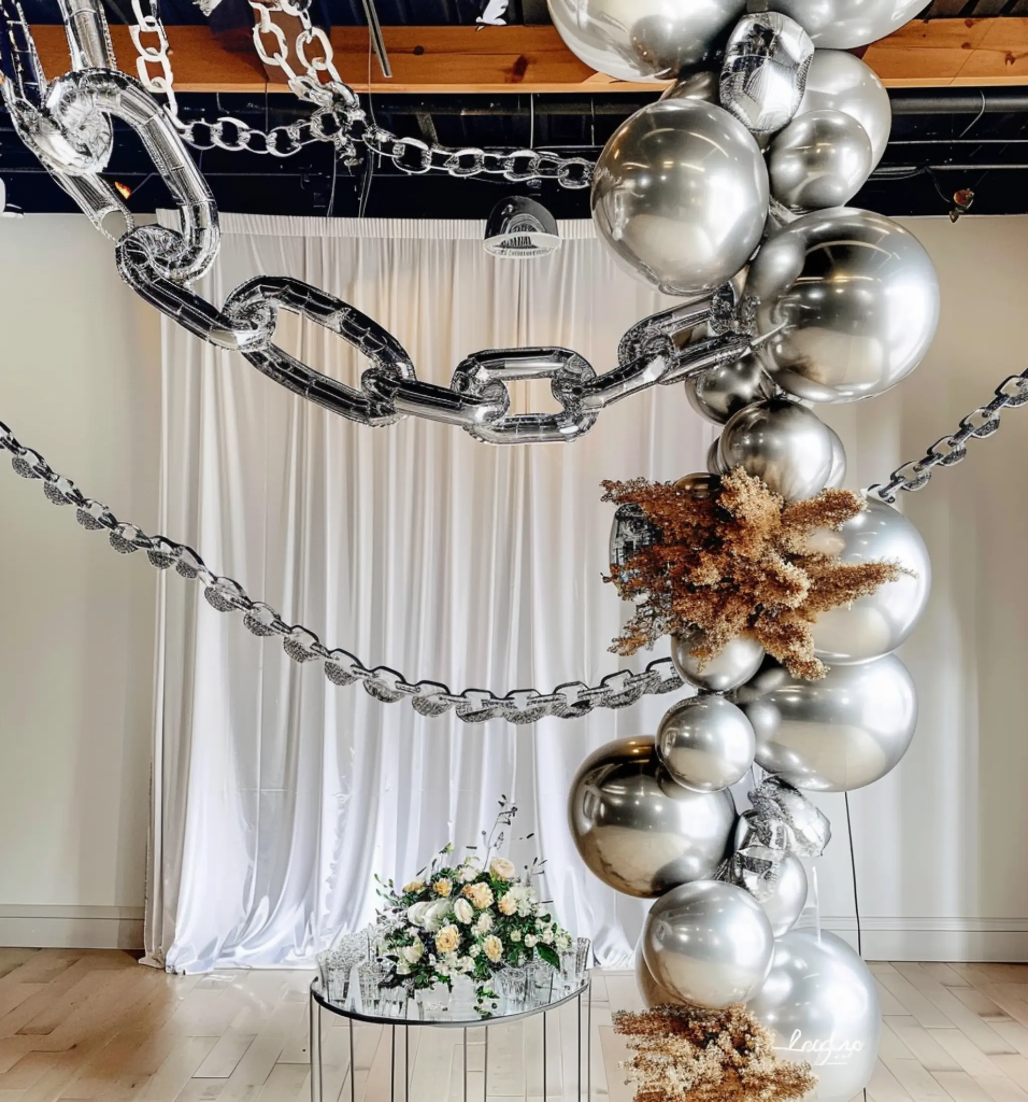 16ft Silver Jumbo Chain Link Foil Balloons, 30-Pack 8x12" Durable Decor for 90s Hip Hop Parties, Balloon Arch Backdrop Supplies, Balloon Party Supplies