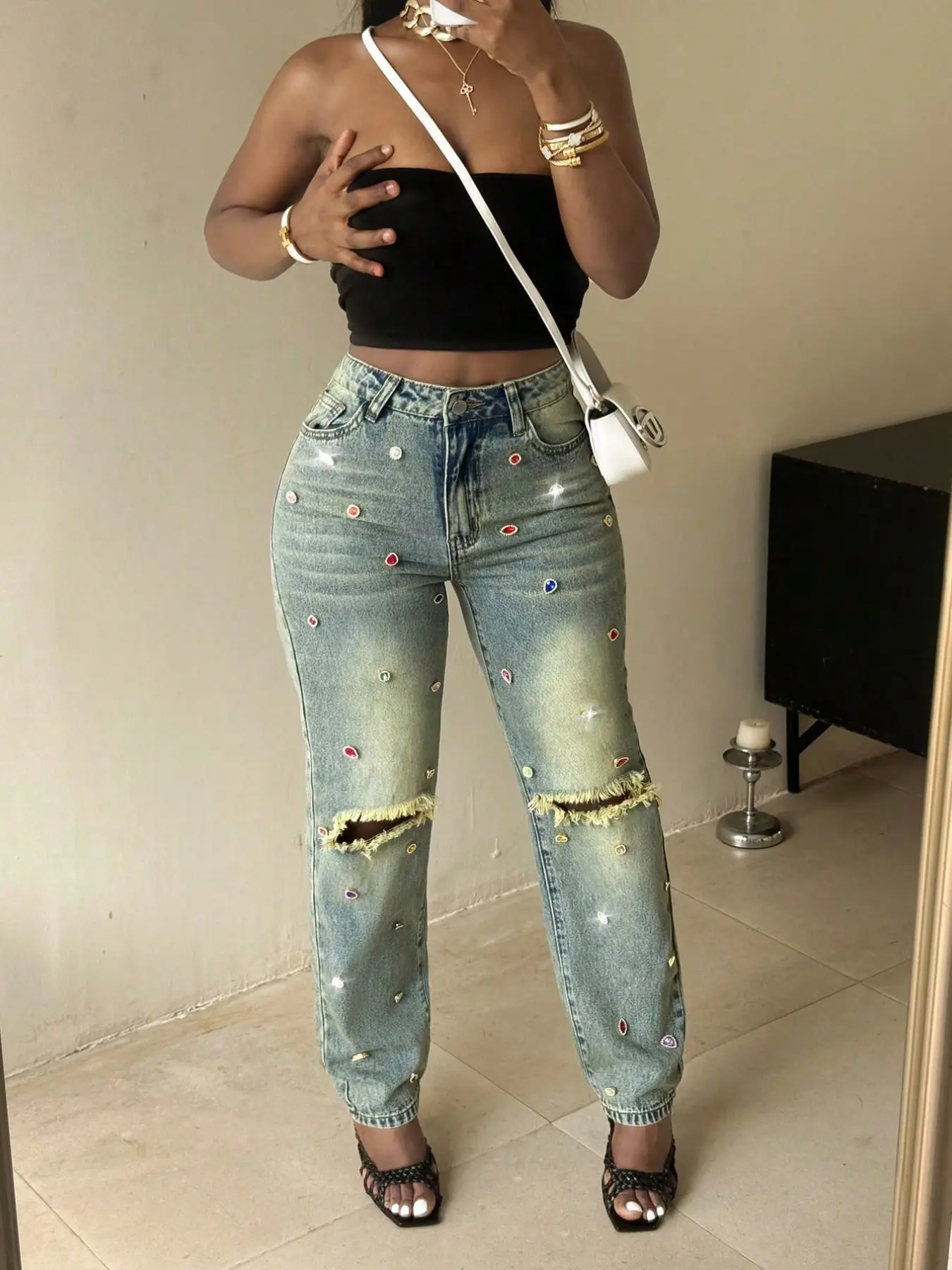 Women's Rhinestone Embellished Jeans Ripped Knee Tapered Fit Denim Pants Y2K Distressed Streetwear Trousers with Pockets Casual Fashion Denim Womenswear