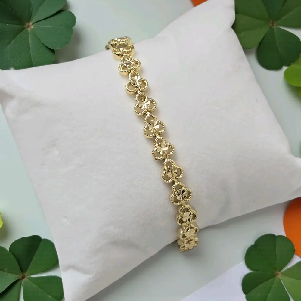 Pulsera de flores doradas medida 7-7.5 inches . Elegantes. Laminado de alta calidad