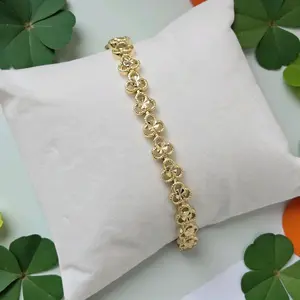Pulsera de flores doradas medida 7-7.5 inches . Elegantes. Laminado de alta calidad