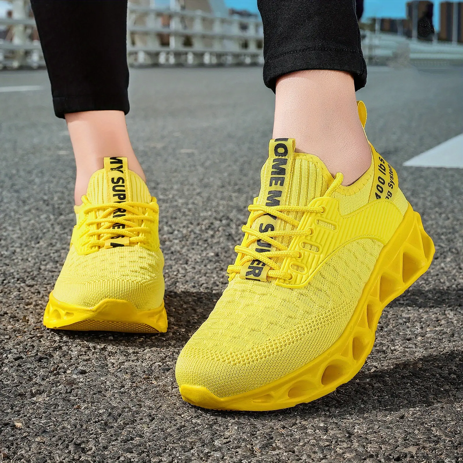 2025 new glossy sports women's shoes large size lightweight soft-soled walking shoes mesh breathable road running shoes platform comfortable yoga dance shoes 213333cv