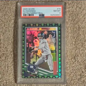 2025 PANINI SCORE A TREAT #78 ELI MANNING EXTRATERRESTRIAL SP SHORT PRINT CASE HIT PSA 8 NEW YORK GIANTS