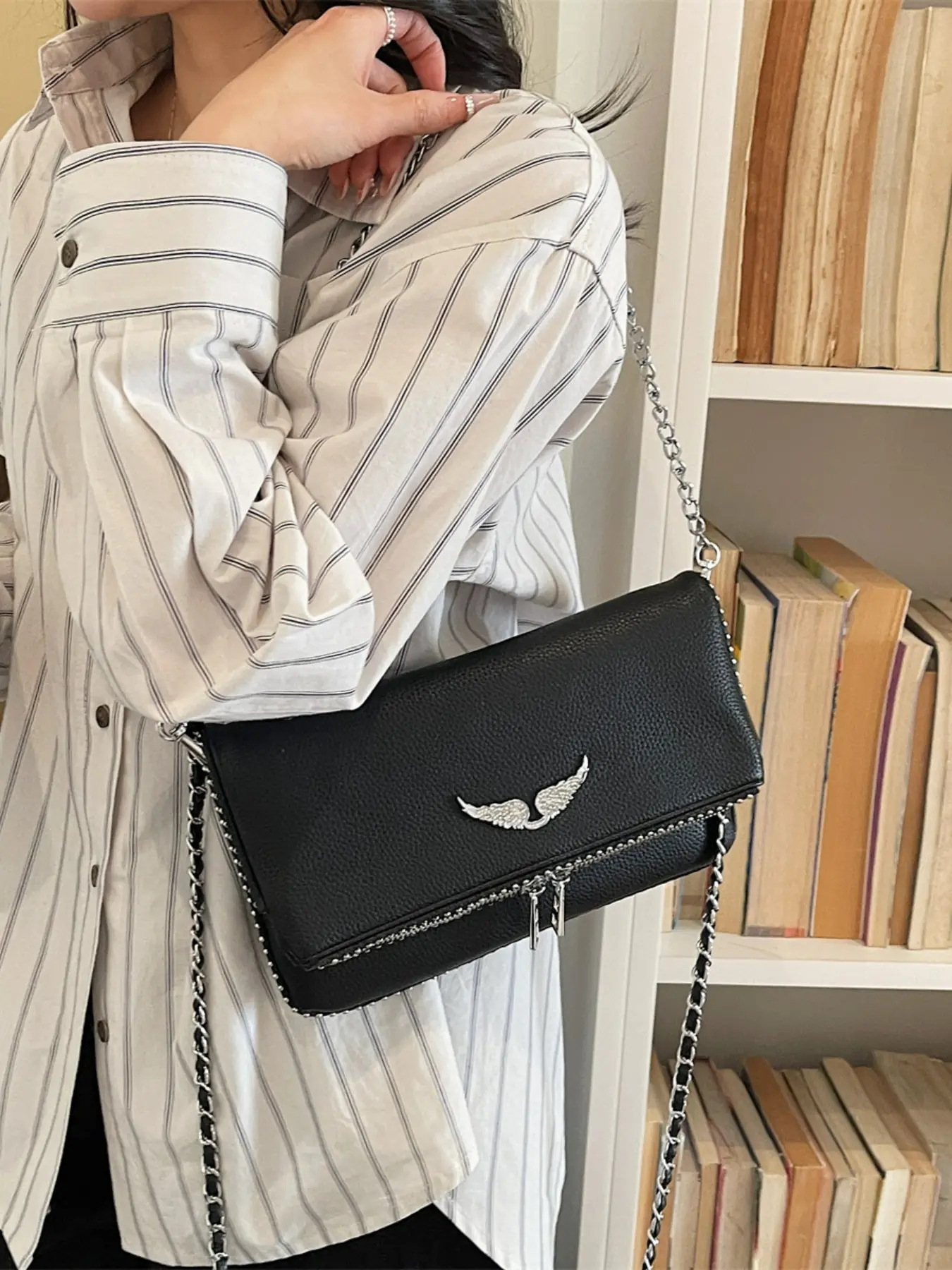 Women's Elegant Solid Color Alligator Texture Crossbody Bag, Fashion Chain Strap, Flip Cover Square Bag, Durable Daily Commuter Bag, Casual Commuter Bag, Crossbody Purse, Fashionable Shoulder Bag, Everyday Crossbody Bag