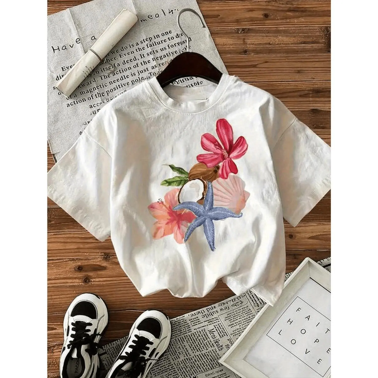 1pc Girls' Soft T-Shirt with Vibrant Hibiscus Flower & Starfish Print - Cute Hawaiian-Inspired Summer Beachwear, Round Neck Casual Top for Kids 3-13 Years, Easter & Everyday Play Outfits, Breathable All-Season Comfort Fit, Playtime Clothing